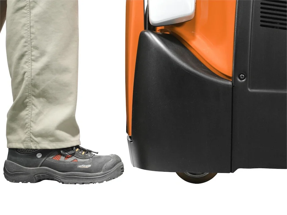BT Levio LPE200 powered pallet truck, electric low-lifter with fixed side guard option. Details photo taken from the side at an angle illustrating floor. 