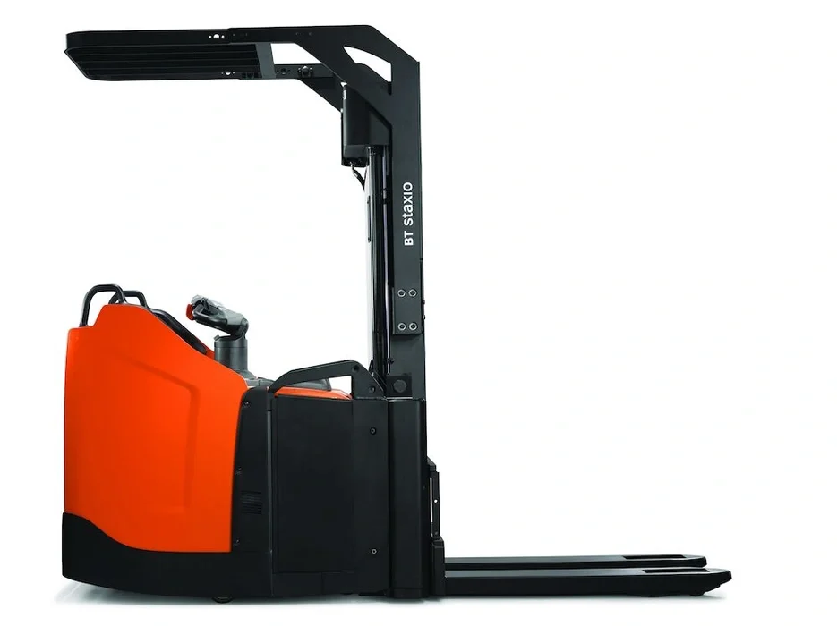 BT Staxio SPE140L powered stacker, electric stacker truck with straddle, optional fixed side guards, and overhead guard. Product photo taken from the side.