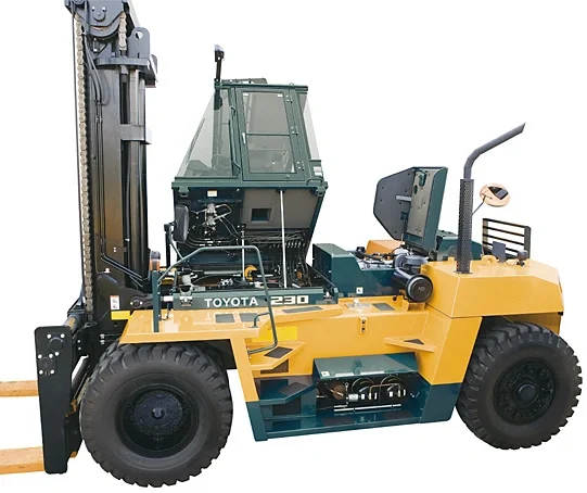 Engine-powered forklift Toyota 4-series, 4FD150 from the side. 