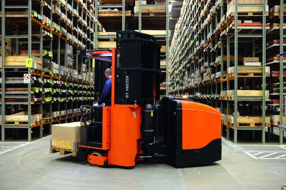 BT Vector VCE150A, man up, very narrow aisle truck. Application photo in warehouse environment.