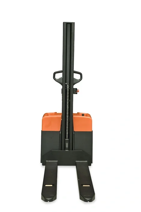 BT Staxio HWE100 powered stacker, electric walkie stacker truck. Product photo taken from the front.