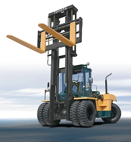 Engine-powered forklift Toyota 4-series, 4FD150 with forks raised. 