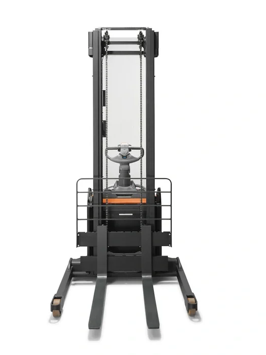 BT Staxio SPE140S powered stacker, electric stacker truck with straddle, platform, and side guards. Product photo taken from the front.