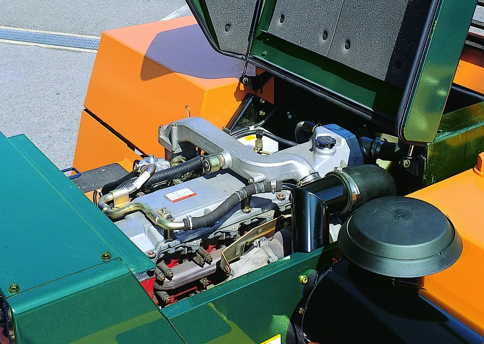 Engine-powered forklift Toyota 4-series, 4FD100 Engine Detail