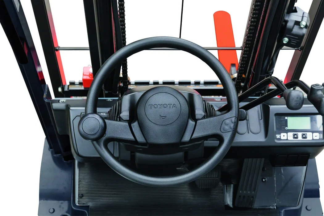 Electric counterbalanced forklift Toyota 8-series, 8FBE operator compartment