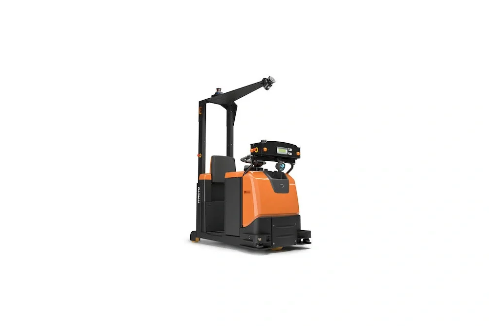 Toyota Tracto TAE500, for towing in automated logistic solutions. Product photo taken from the front at an angle. 