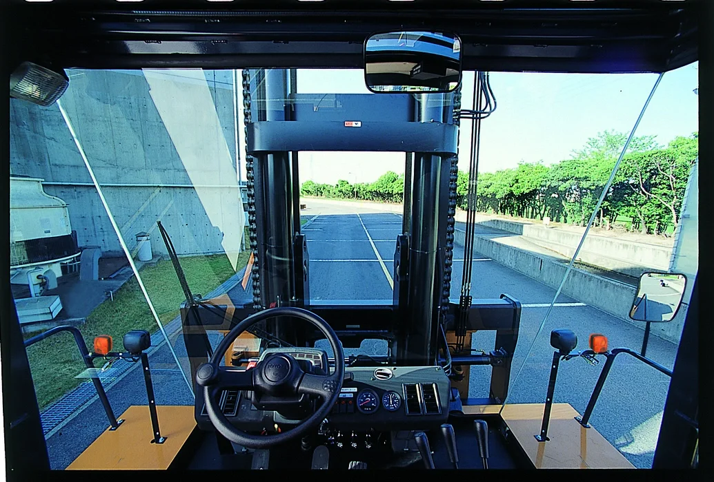 Engine-powered forklift Toyota 4-series, 4FD150 Front View Detail