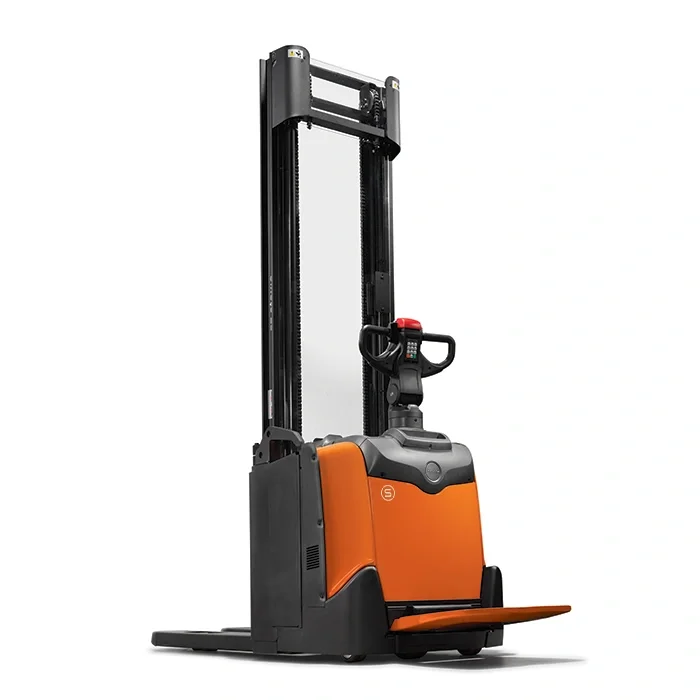 BT Staxio SPE120, electric stacker with platform. Product photo taken from the back at an angle.