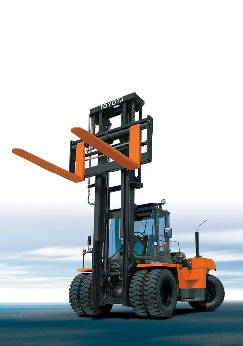Engine-powered forklift Toyota 4-series, 4FD150 with forks raised. 