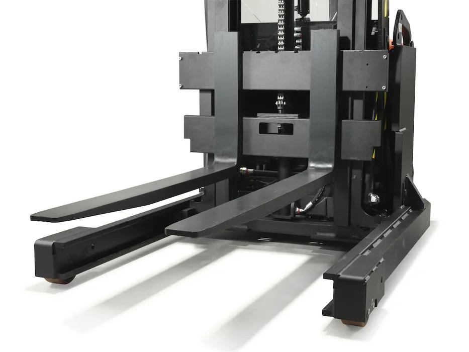 BT Staxio SWE120XR, electric walkie stacker with reach mast. Details photo of forks from the front.