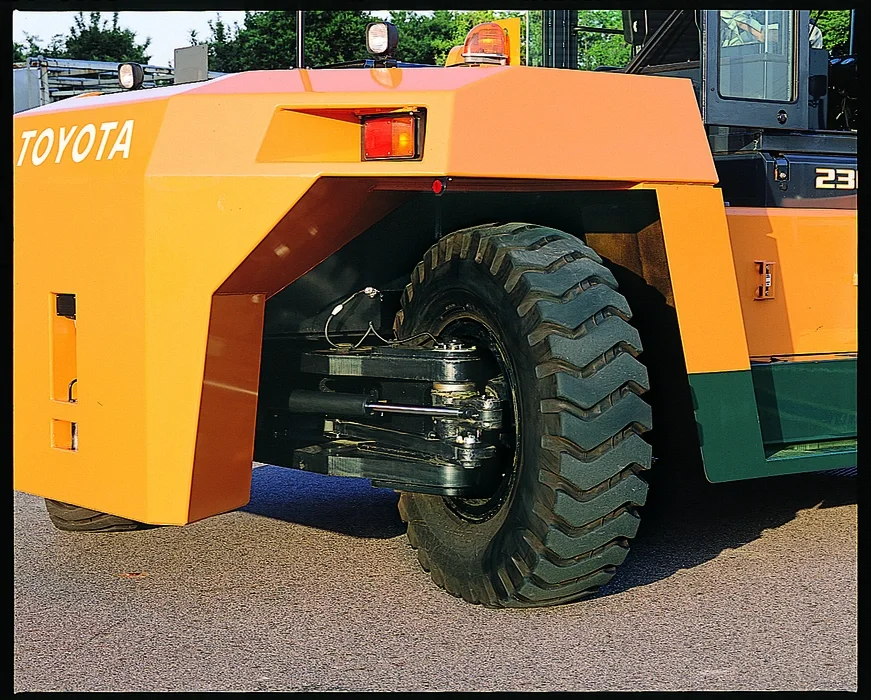 Engine-powered forklift Toyota 4-series, 4FD150 Wheel Detail