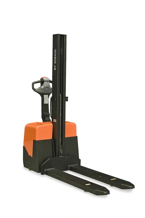 BT Staxio HWE100 powered stacker, electric walkie stacker truck. Product photo taken from the front at an angle. 