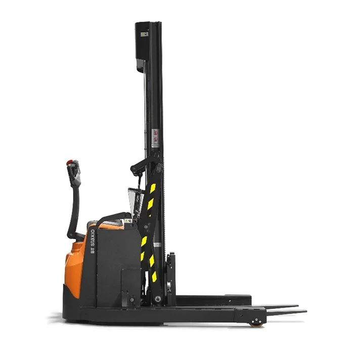 BT Staxio SWE120XR, electric walkie stacker with reach mast. Product photo taken from the side.