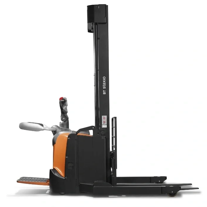 BT Staxio SPE140S powered stacker, electric stacker truck with straddle, platform, and side guards. Product photo taken from the side.