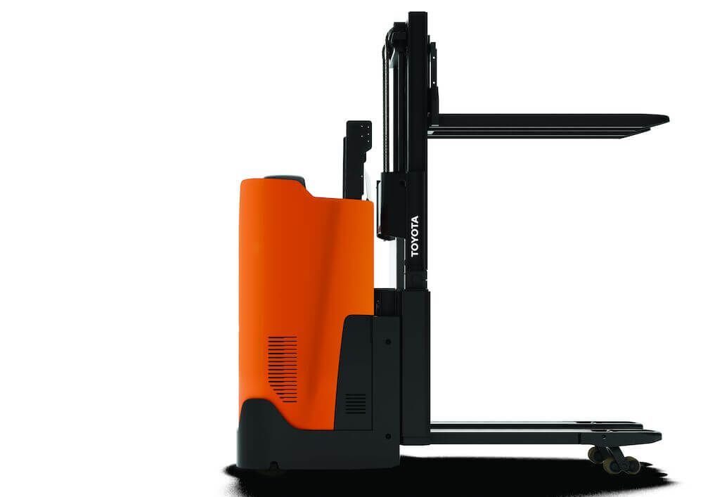 BT Staxio SSI200D powered stacker truck, electric stacker with sit/stand operator position. Product photo taken from the side. 