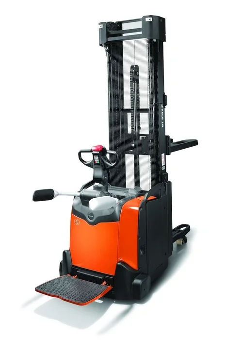 BT Staxio SPE160L, electric stacker with elevating support arms, platform, and side guards. Product photo taken from the back at an angle.