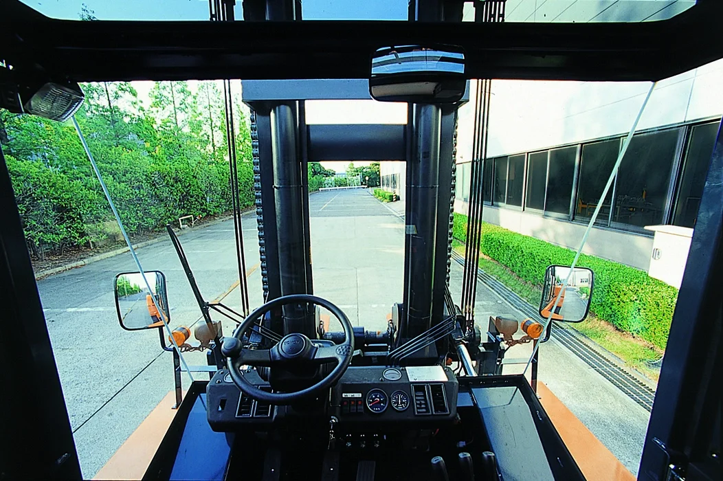 Engine-powered forklift Toyota 4-series, 4FD100 Front View Detail