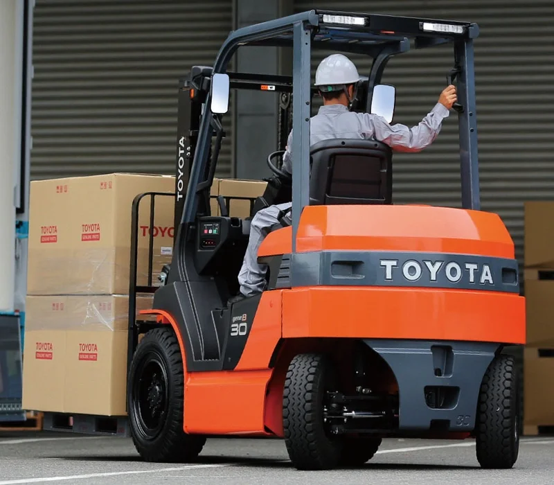 Electric counterbalanced forklift Toyota 8-series, 8FB loading/unloading