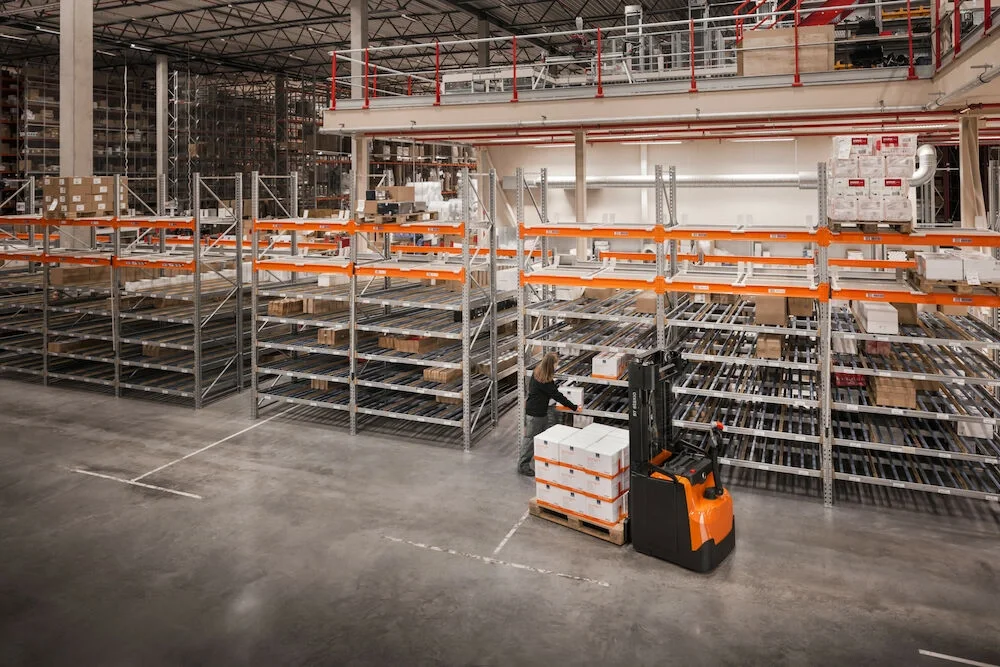 BT Staxio SWE145 electric walkie stacker. Application photo in warehouse environment.