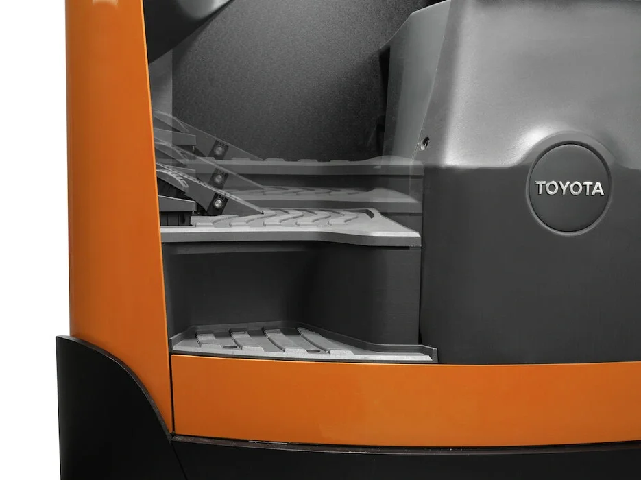 BT Reflex RRE160B reach truck. Details photo of operator height adjustable floor.