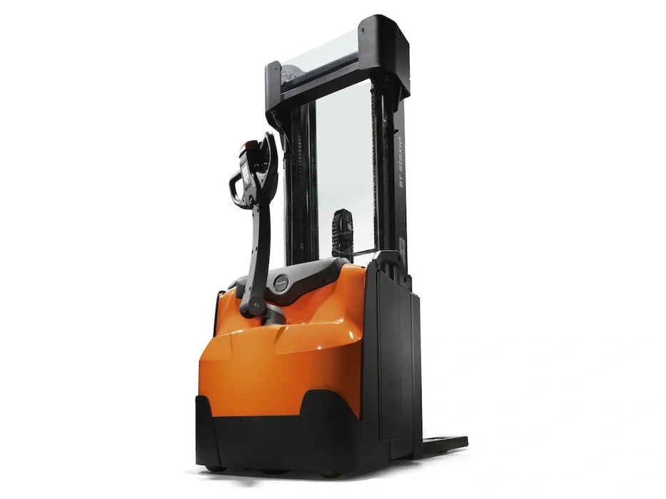 BT Staxio SWE160L, electric stacker with elevating support arms. Product photo taken from the back at an angle. 