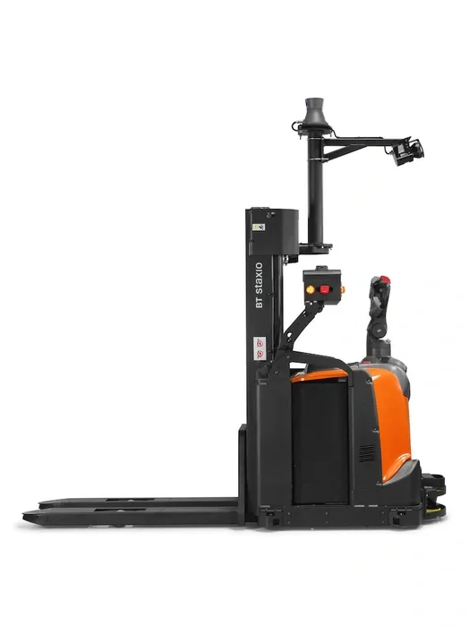BT Staxio SAE160, for moving and stacking in automated logistic solutions. Product photo taken from the side. 
