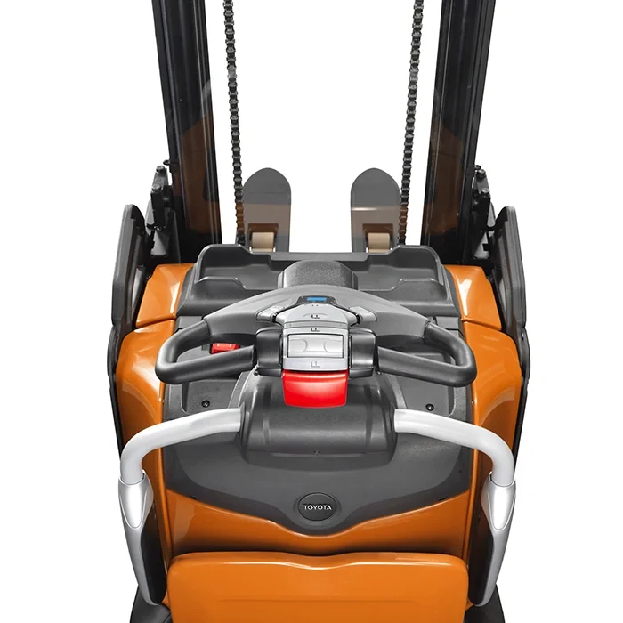 BT Staxio SPE, electric stacker with platform and side guards. Details photo of visibility of fork tips.