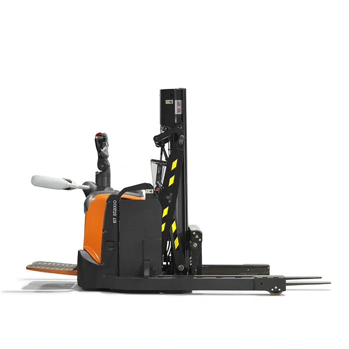 BT Staxio SPE120XR, electric stacker with reach mast, platform, and side guards. Product photo taken from the side.