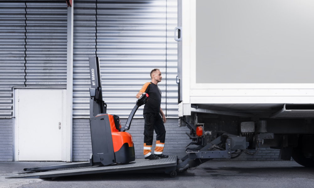 Toyota powered stacker SWE130 on lorry tail gate, used for delivery
